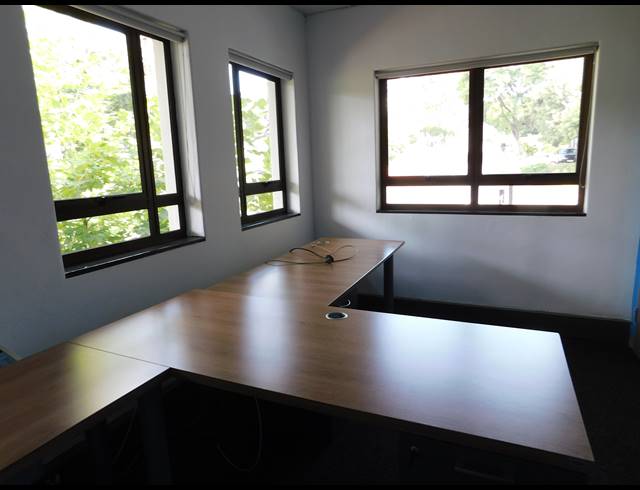 724M² OFFICE TO LET IN HYDE PARK